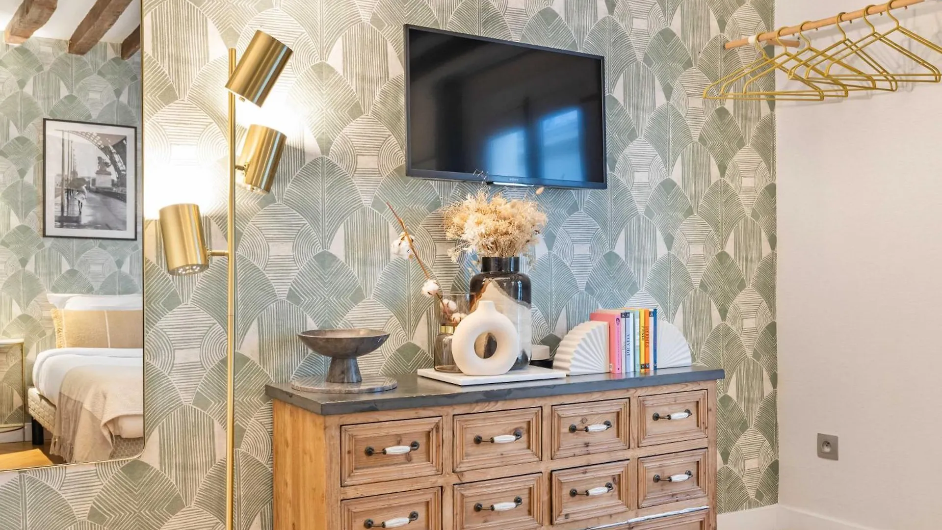 Ultra Central Historical Parisian Flat - Louvre Apartment Paris