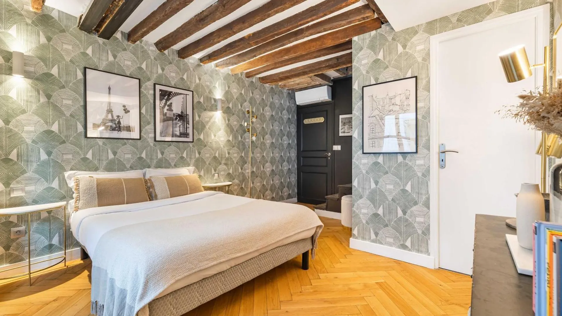 Ultra Central Historical Parisian Flat - Louvre Apartamento